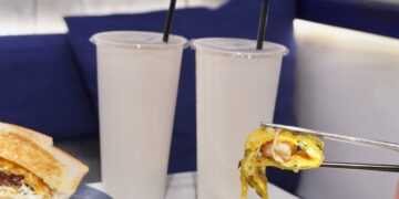 Yes me手研早餐 菜單&評價｜蛋餅裡有一整隻蝦!!!｜信義區特色美食推薦