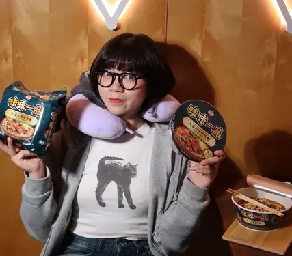 味丹 味味一品 天香川味牛肉麵 開箱&評價｜牛肉超大塊｜居家美食推薦