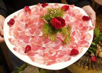 喜園火鍋 菜單&評價｜幾歲就送幾隻蝦｜新莊區美食推薦