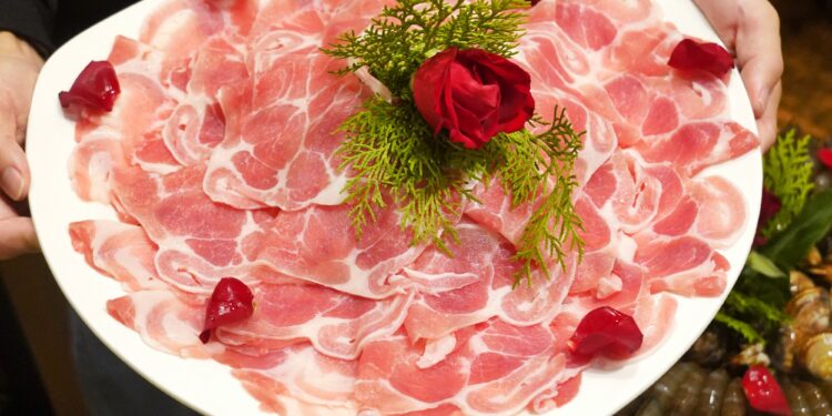 喜園火鍋 菜單&評價｜幾歲就送幾隻蝦｜新莊區美食推薦