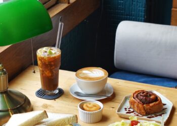 窗邊咖啡-天母店 菜單&評價｜隱藏在二樓的文藝復古咖啡廳｜士林區特色美食推薦