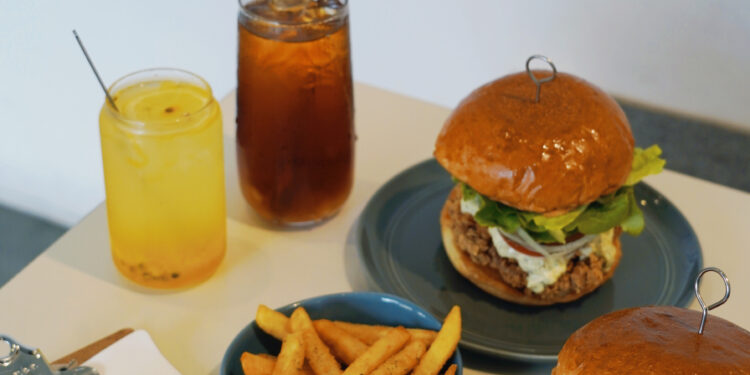 藏室 菜單&評價｜隱藏巷弄老宅中的寶藏漢堡｜淡水區特色美食推薦